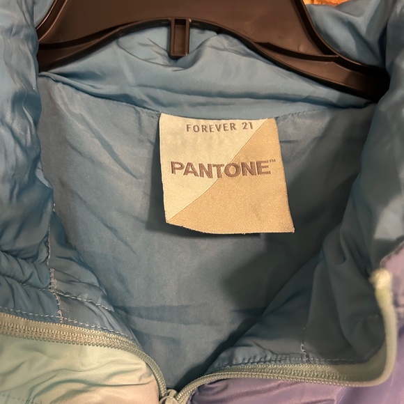 Forever 21x Pantone Tye Dye Puffer Jacket. - Picture 4 of 4